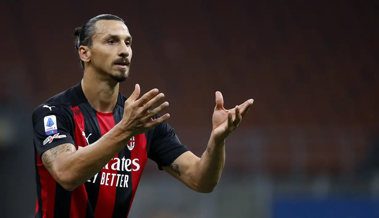 1. Zlatan Ibrahimovic (38 tahun) - Ibrahimovic menunjukan kualitasnya dengan mecetak dua gol di laga perdana AC Milan di Liga Italia musim ini. Pada musim lalu, pemain asal Swedia ini juga mencetak 10 gol dari 18 penampilannya bersama AC Milan. (AP Photo/Antonio Calanni)