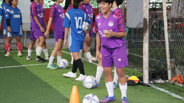 Asosiasi Sepak Bola Wanita Indonesia (ASBWI) berharap sepak bola putri Tanah Air lebih diperhatikan oleh PSSI setelah menggelar coaching clinic.