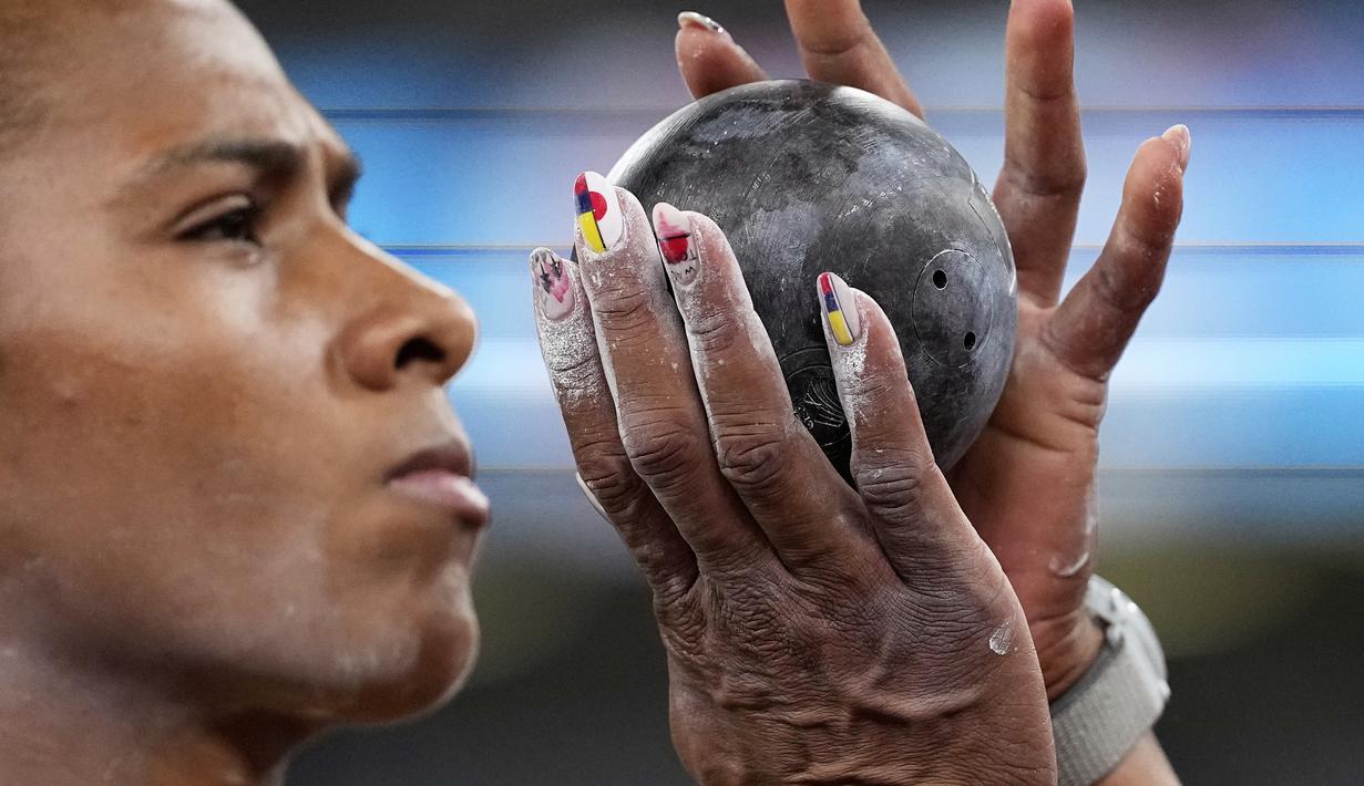 Atlet Kolombia, Martha Araujo bersiap untuk melakukan percobaan dalam nomor tolak peluru heptathlon pada Kejuaraan Dunia Atletik 2025 di Tokyo, Jepang, Jumat (19/09/2025). (AP Photo/Matthias Schrader)