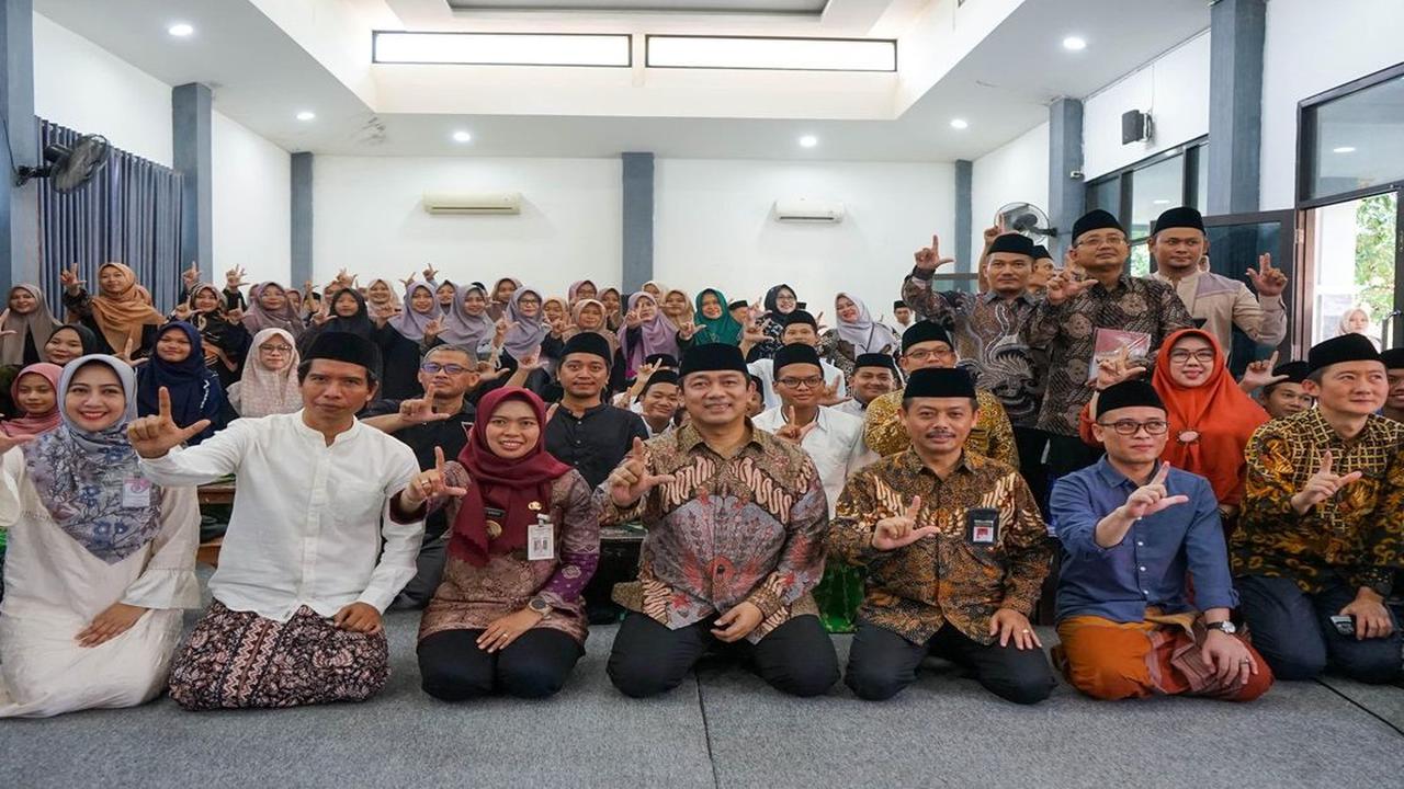 Kunjungi Ponpes Girikusumo Asuhan KH Munif Zuhri, Hendi Beri Materi Santripreuner