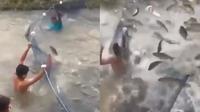 Viral, Pria Ini Alami Hal Tak Terduga Saat Menjala Ikan (twitter.com/thehumanxp)