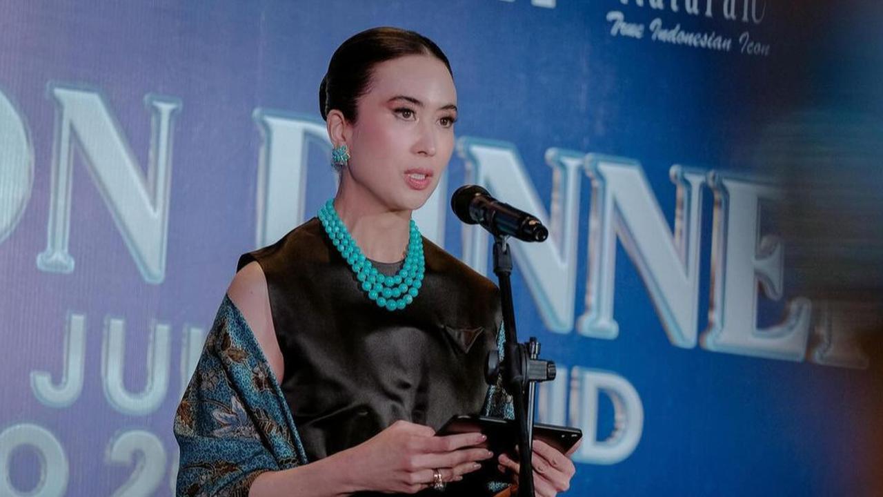 Pesona Menpar Widi Wardhana Bikin Tak Berkedip, Bersanding dengan Putri Pariwisata Sama-Sama Cantik