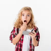 Segudang Dampak Negatif Menonton Video Porno pada Anak (Dean Drobot/Shutterstock)