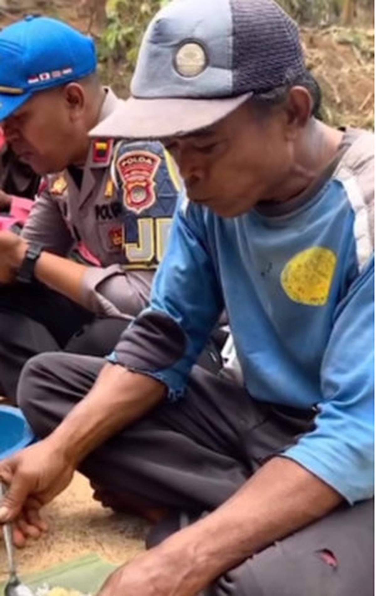 Bawa Mobil Patwal ke Perkampungan