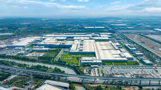 BMW Mulai Produksi Baterai Gen6 di China