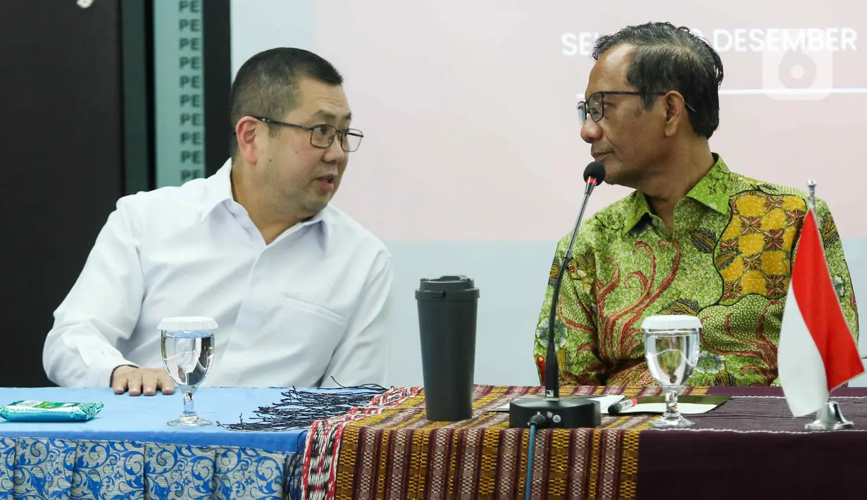 Mahfud tiba di Graha Oikoumene didampingi Ketua Umum Perindo Hary Tanoesoedibjo dan jajaran pengurus Perindo. (Liputan6.com/Herman Zakharia)