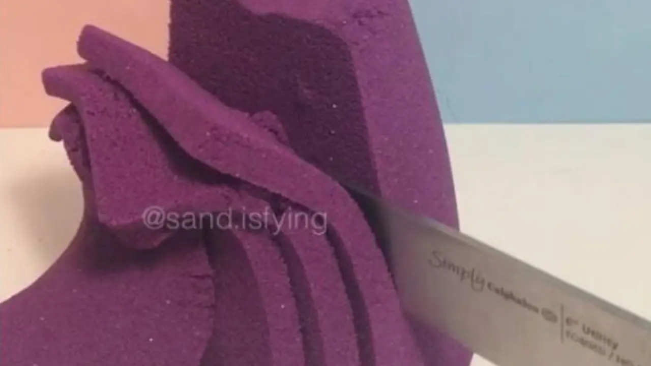 [Bintang] Lelehan 10 Pasir Kinetik yang Berikan Kamu Kepuasan yang Aneh!