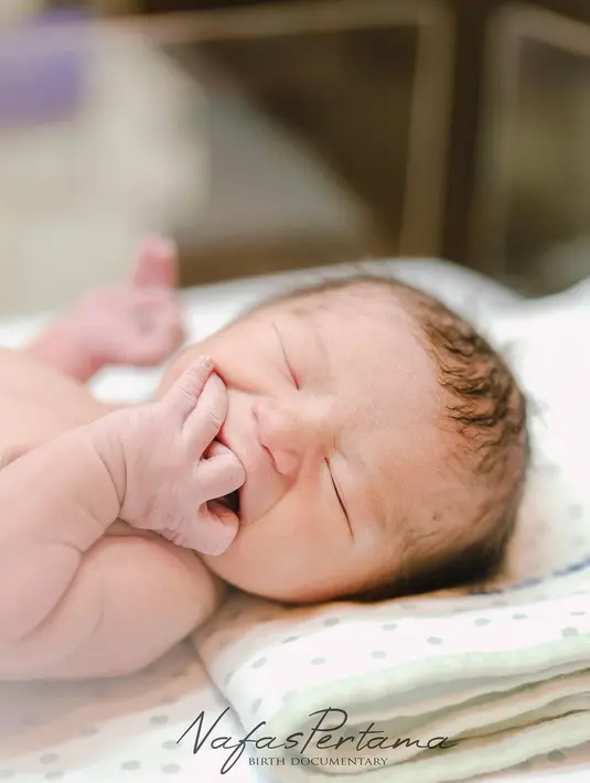 Anak pertama Adipati Dolken berjenis kelamin perempuan[instagram/adipati]