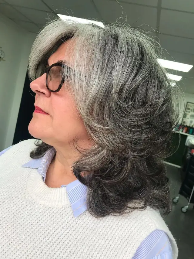 Model Rambut Ibu-Ibu Berkacamata