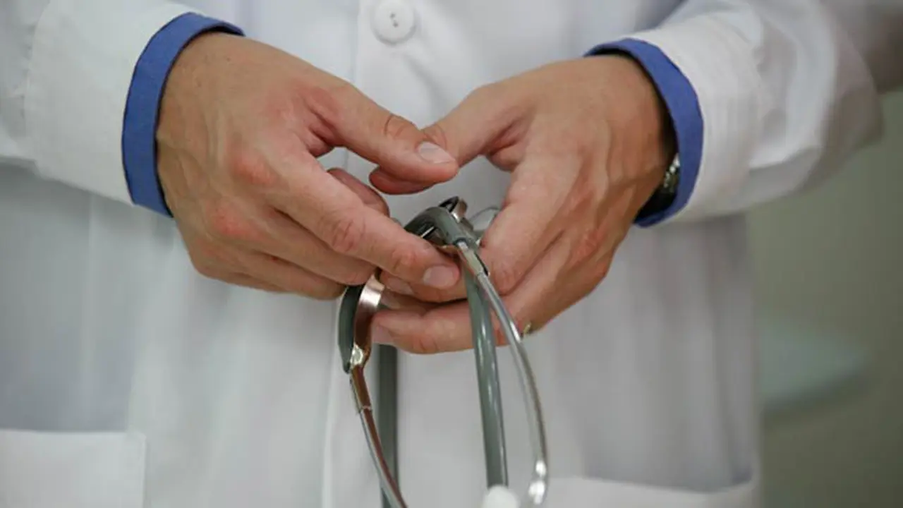 dokter-praktek-131125b.jpg