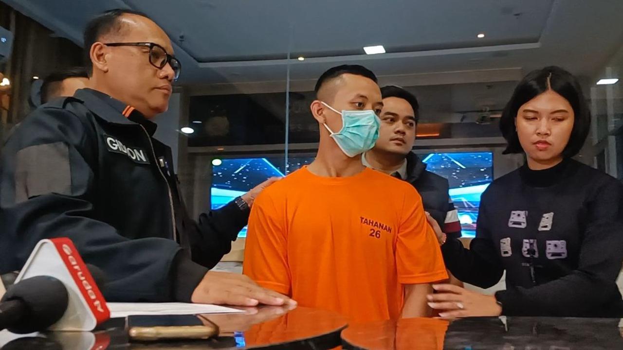 Terkait video ini, penasihat hukum Putu Satria Ananta Rustika, Tumbur Aritonang membenarkan kodisi korban dibantu rekannya dalam rekaman tersebut.