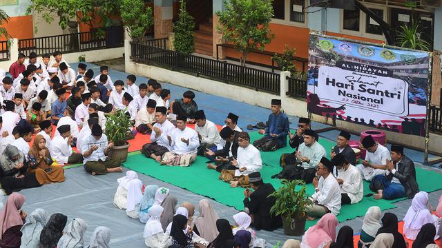 Doa Bersama Para Siswa di Peringatan Hari Santri Nasional