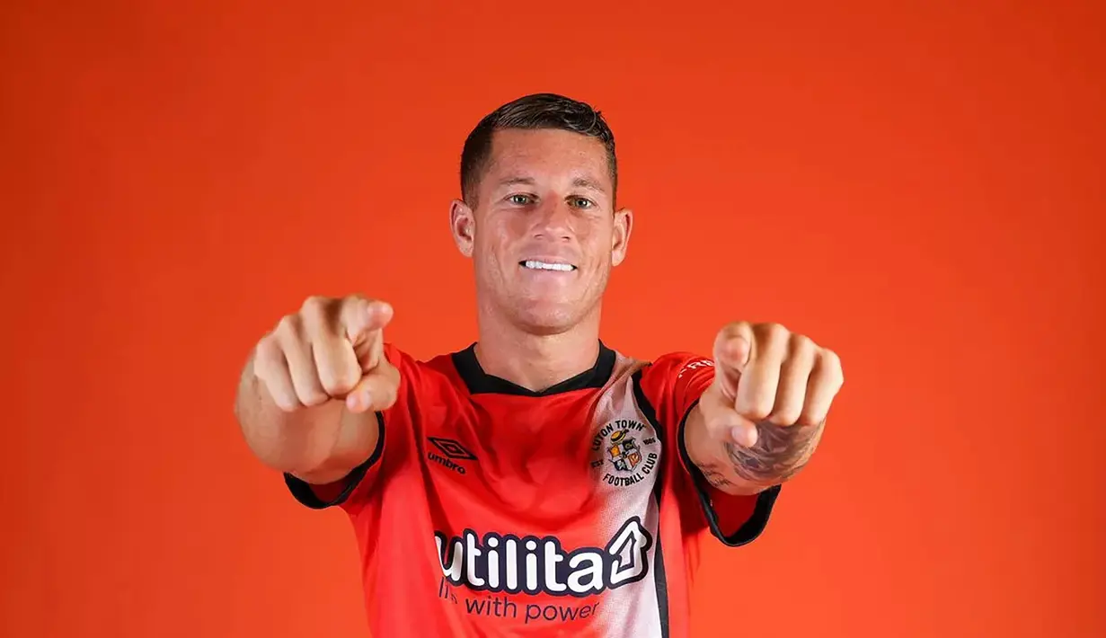 Ross Barkley menjadi bagian Chelsea selama 5 musim mulai tengah musim 2017/2018 hingga akhir musim 2020/2021. Sempat dipinjamkan ke Aston Villa pada pada 2020/2021, ia akhirnya meninggalkan Premier League menuju Ligue-1 untuk membela OGC Nice pada 2022/2023. Hanya bertahan semusim, Ross Barkley kembali ke Premier League pada 2023/2024 untuk bergabung dengan tim promosi Luton Town dengan status bebas transfer. (lutontown.co.uk)