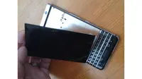 Penjelasan BlackBerry Soal Layar KeyOne yang Mudah Terlepas