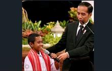 Ini Momen Jokowi Jamin Joni Kala 'Langsung Diterima' jadi TNI Usai Viral Panjat Tiang Bendera 2018 Lalu