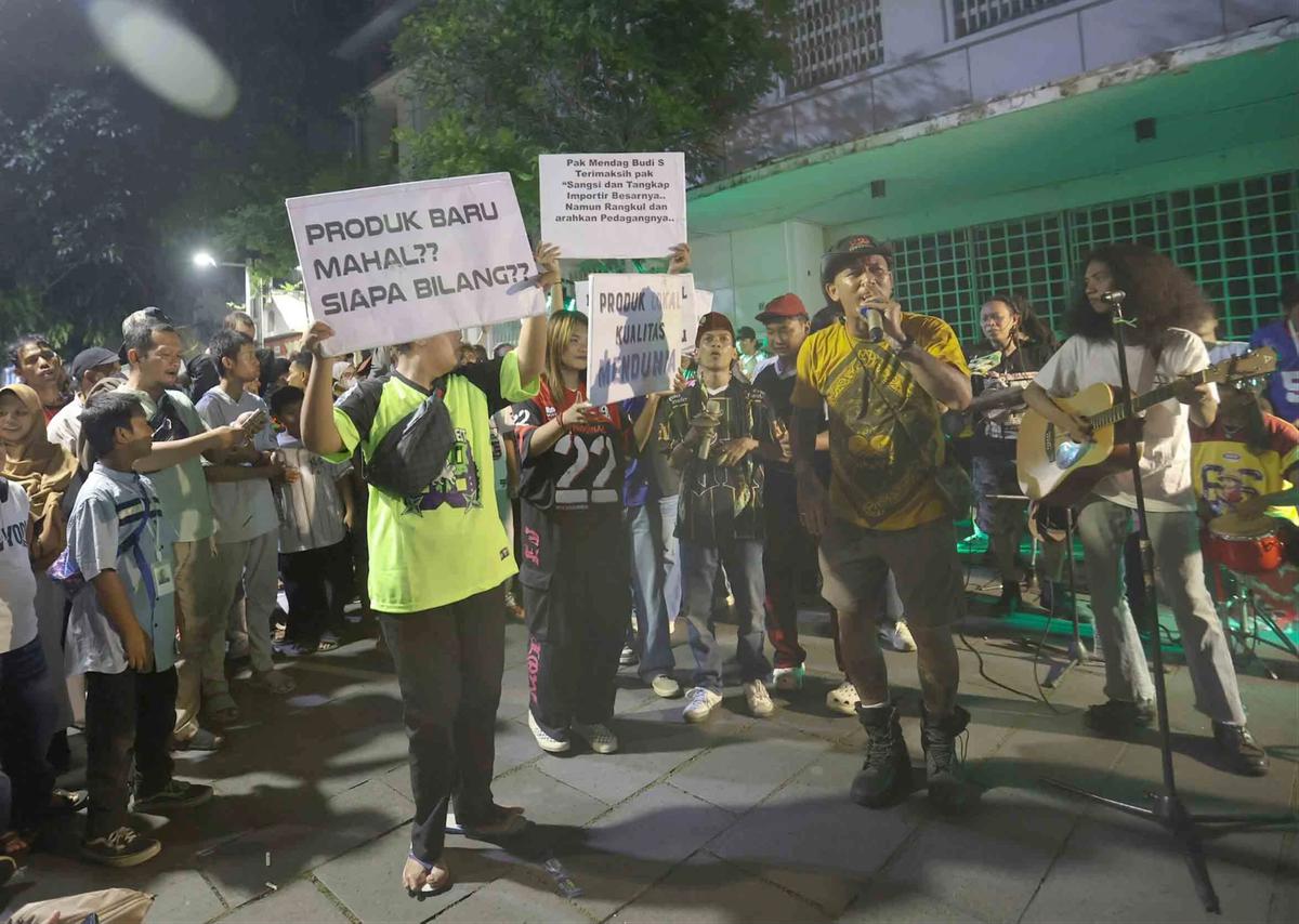FOTO: Seniman dan Komunitas Rayakan Dukungan bagi UMKM Konveksi Lokal