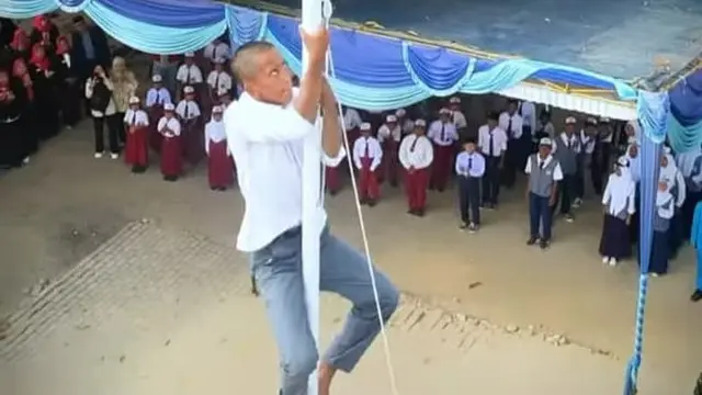 Sempat Takut Ketinggian, Alasan Pelajar di Ogan Ilir Berani Panjat Tali Bendera Merah Putih