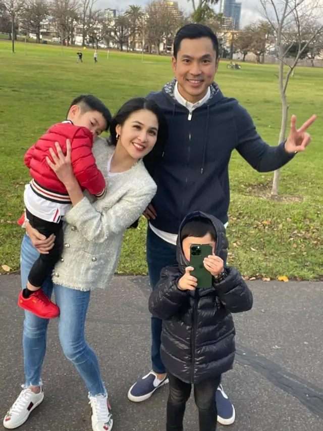Bersama Mertua, Ini 6 Potret Sandra Dewi Liburan ke Australia