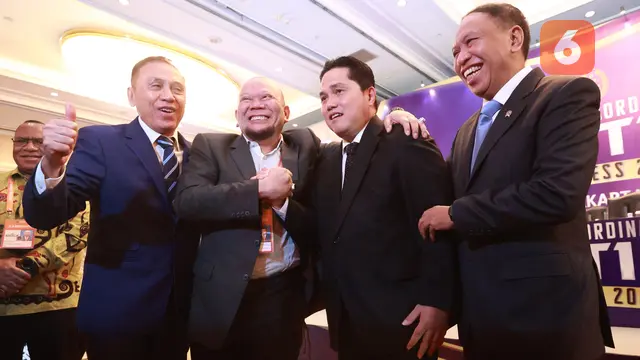 Foto: Momen Mesranya La Nyalla dan Erick Thohir Jelang Perebutan Kursi PSSI 1, Berpelukan