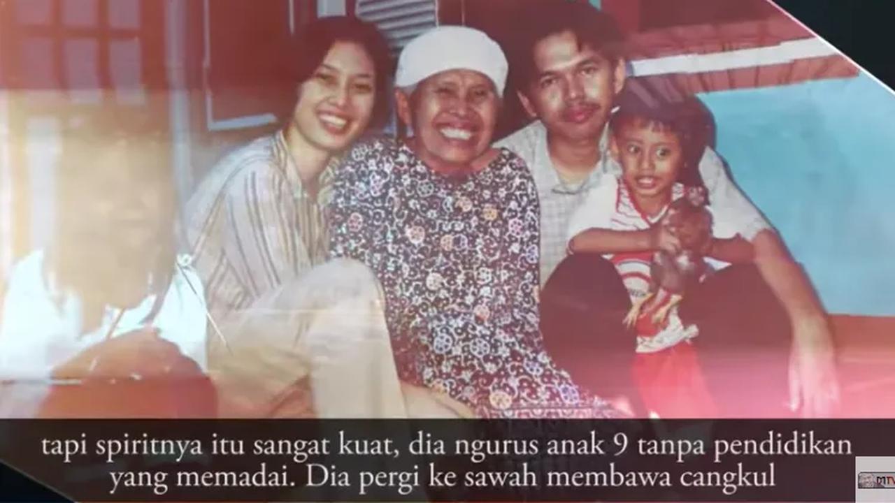 Ibunda Jadi Tukang Cangkul