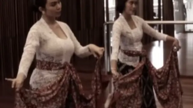 Ariel Tatum belajar tari Jawa (Instagram/arieltatum)