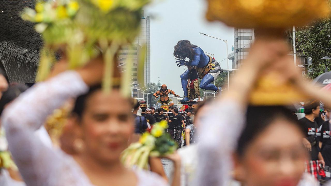FOTO: Pawai Ogoh Ogoh Semarakkan Jakarta Jelang Hari Raya Nyepi