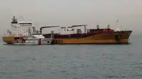 Salah satu kapal asing yang bertabrakan di perairan Sambu Belakang Padang, Kepulauan Riau. (Liputan6.com/Ajang Nurdin)