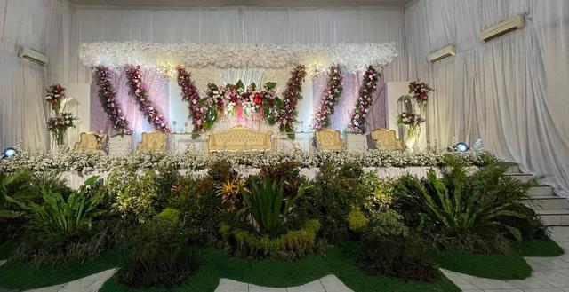 4. Gedung Serba Guna Adisutjipto