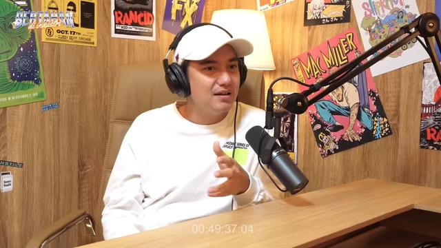 Adipati Dolken saat menjadi bintang tamu. (Youtube.com/@kemalpalevi)
