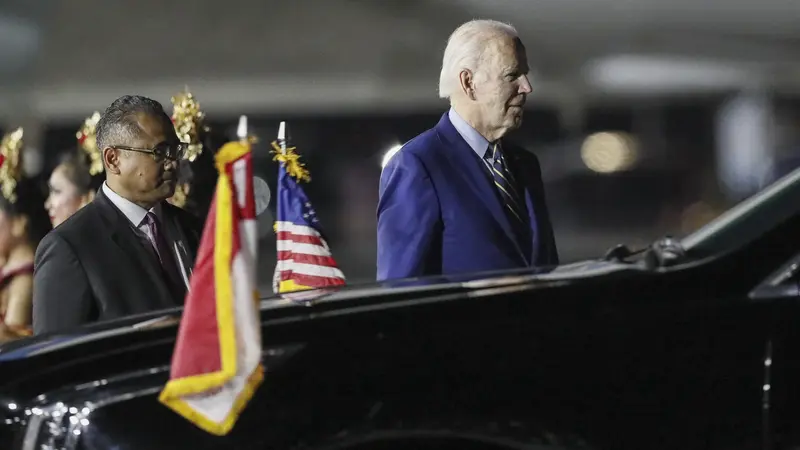 Tarian Khas Bali Sambut Kedatangan Presiden AS Joe Biden di Bali