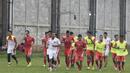 Para pemain Persija latihan perdana jelang babak 8 besar Piala Jenderal Sudirman di Lapangan Sawangan, Depok, Jawa Barat, Jumat (4/12/2015). (Bola.com/Vitalis Yogi Trisna)