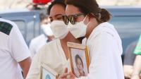 Pemakaman Ibunda Amanda Manopo di San Diego Hills, Karawang, Senin (26/7/2021) (Kapanlagi.com/Akrom Sukarya)
