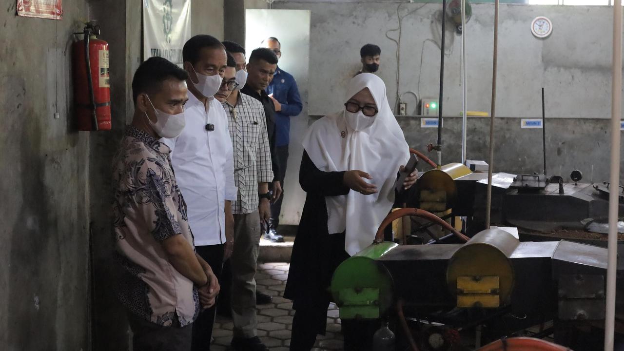 Kunjungi Pengolahan Sampah Plastik Jadi Petasol di BSB, Jokowi Dorong Ekonomi Sirkular