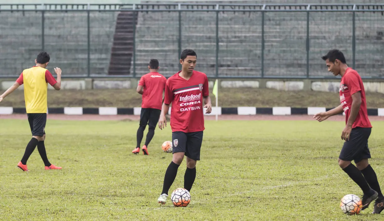 Bali United mempersiapkan 21 pemain untuk menghadapi Persib Bandung pada laga uji coba di Stadion Siliwangi, Bandung. (Bola.com/Vitalis Yogi Trisna)