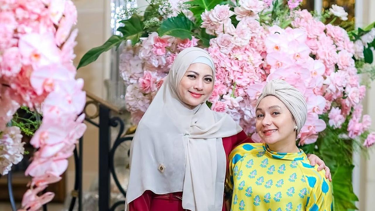 Potret Cantik Cut Keke Berhijab dan Berkumpul dengan Sahabat Sholeha
