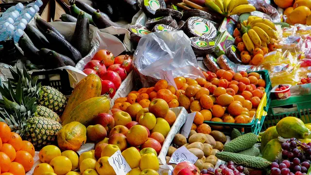 Ilustrasi buah-buahan di pasar (pixabay)