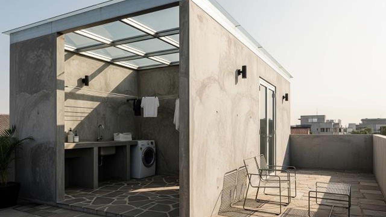 6 Desain Rumah Sederhana di Desa Tapi Punya Rooftop Buat Jemur dan Santai Sore