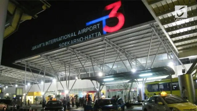 Mieta, penumpang Garuda tujuan Singapura-Jakarta mengaku harus menunggu sekitar 1 jam untuk turun dari pesawat.