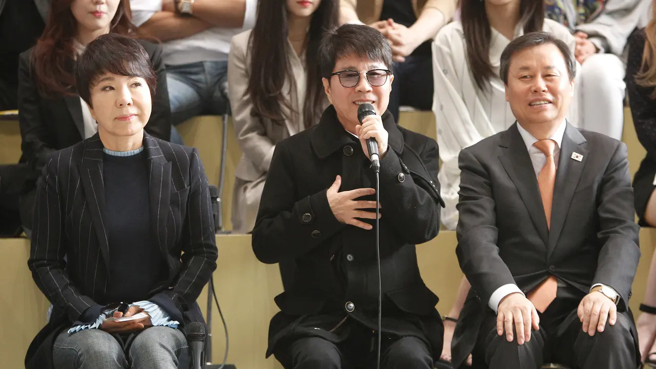 Rombongan Artis K-pop Terbang ke Korea Utara