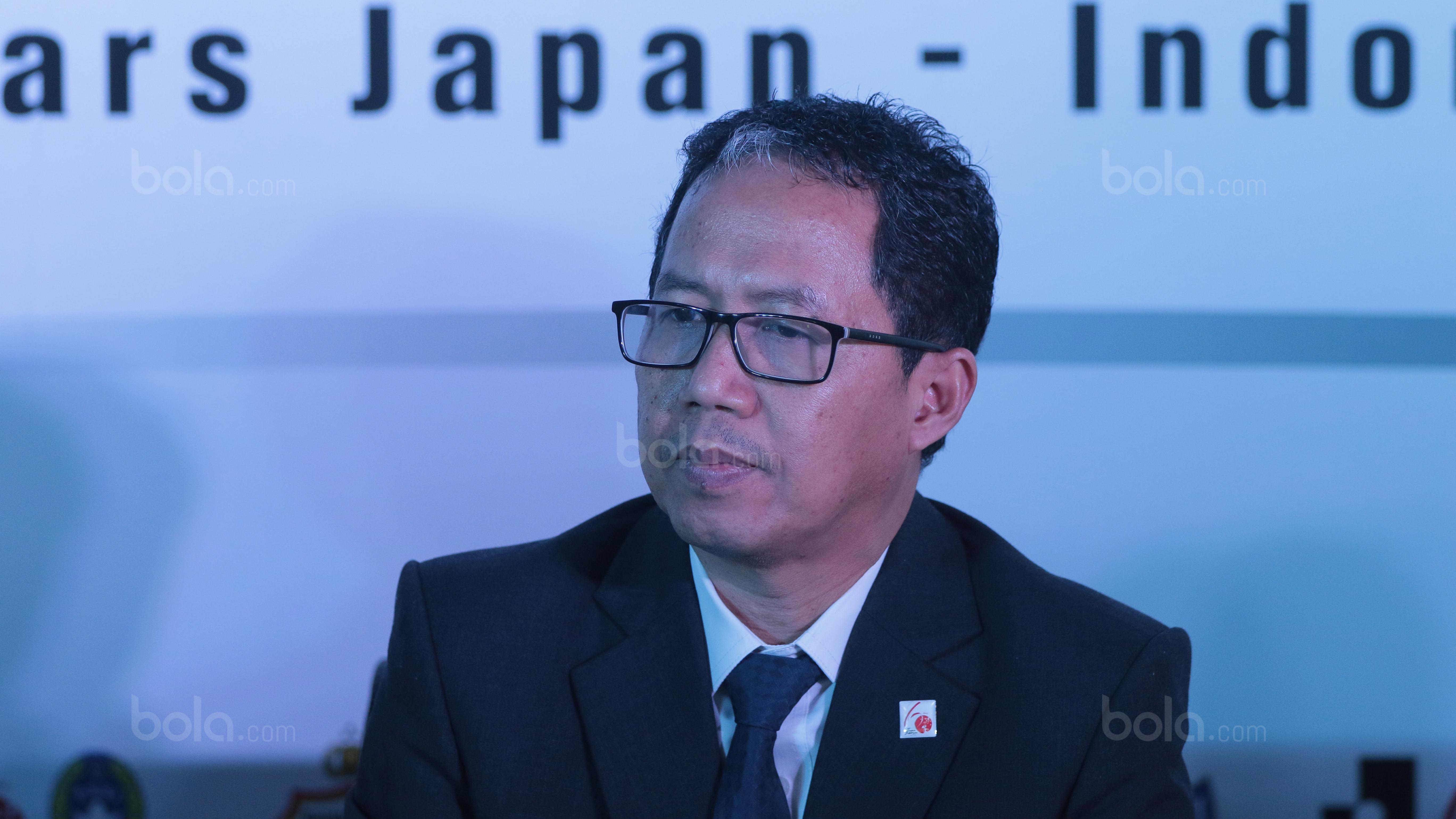 Wakil Ketua Umum PSSI, Djoko Driyono hadir pada press conference bersama J-League di Kantor PSSI, Jakarta, (16/1/20180. Pertemuan ini membahas J-League Asia Challenge 2018. (Bola.com/Nicklas Hanoatubun)