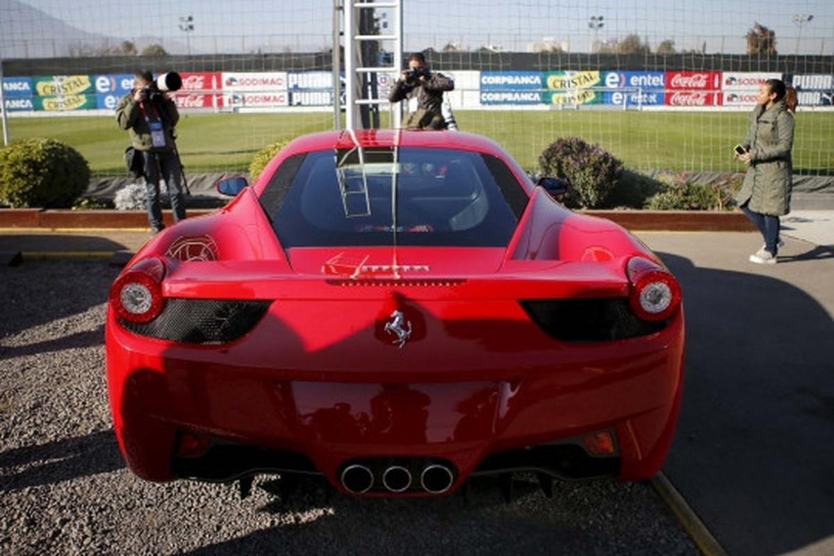 Ini kondisi mobil Arturo Vidal yang rusak parah usai kecelakaan