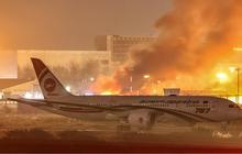 FOTO: Kebakaran Dahsyat Lumpuhkan Bandara Internasional Dhaka, Seluruh Penerbangan Dibatalkan