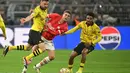 Gol Marco Reus pada menit ke-90+5 membuat Dortmund mengakhiri laga dengan skor 2-0. (INA FASSBENDER/AFP)