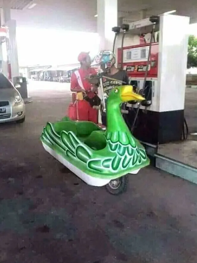 Hanya di Indonesia, 9 Tingkah Konyol Saat Isi Bensin di SPBU Bikin Gagal Paham
