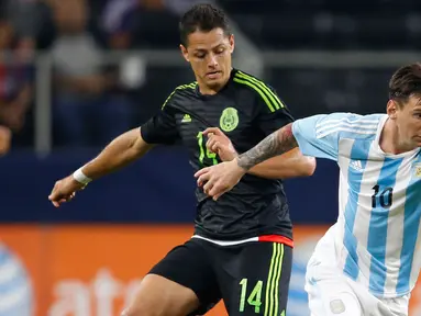 Argentina nyaris kalah di laga uji coba melawan Meksiko. Tampil di AT&T Stadium, Texas, AS, Rabu (9/9/2015), Tim Tanggo kebobolan dua gol lebih dulu sebelum akhirnya menyamakan kedudukan di menit-menit akhir pertandingan. (Reuters/Matthew Emmons)