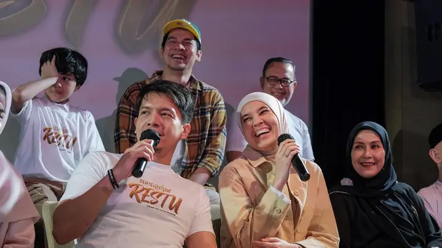 Dimas Seto dan Dhini Aminarti. (Foto: Dok. Instagram @mengejarrestu)