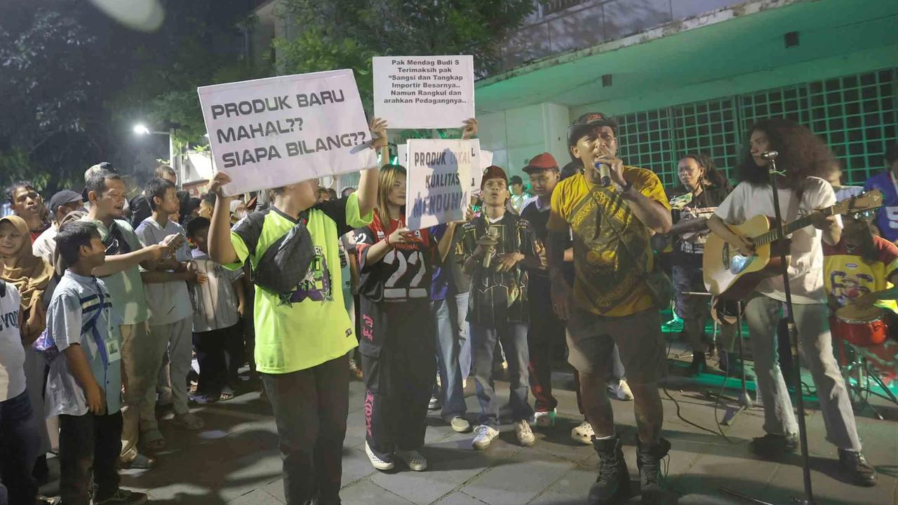 FOTO: Seniman dan Komunitas Rayakan Dukungan bagi UMKM Konveksi Lokal
