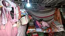 Pemerintah setempat juga telah menerapkan serangkaian pembatasan. Pembatasan diberlakukan oleh otoritas kota dalam upaya mencegah penurunan lebih lanjut kualitas udara. (Arun SANKAR/AFP)