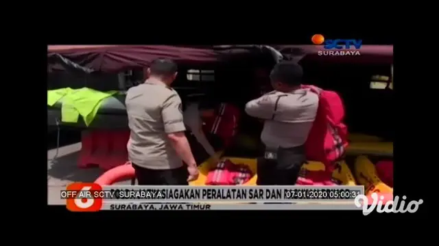 Banjir di wilayah Gresik selatan telah surut. Meski begitu kondisi curah hujan masih tinggi. Guna mengantisipasi adanya banjir susulan, Kapolres Gresik AKBP Kusworo Wibowo berinisiatif membagikan pelampung gratis.