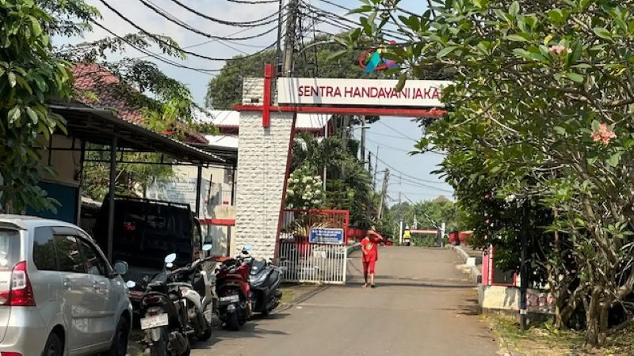 Sekolah Rakyat di Sentra Handayani Jakarta, sentra rehabilitasi yang berada di Jalan PPA No.1, Cipayung, Bambu Apus, Jakarta Timur. (Liputan6.com/Nanda Perdana Putra)